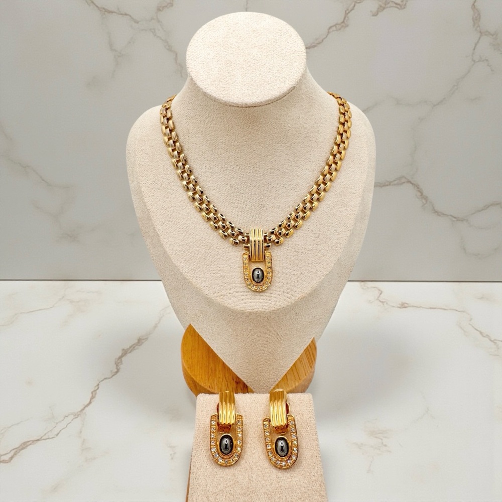 Vintage Gold Tone and Rhinestone Crystals Women's Jewelry Set